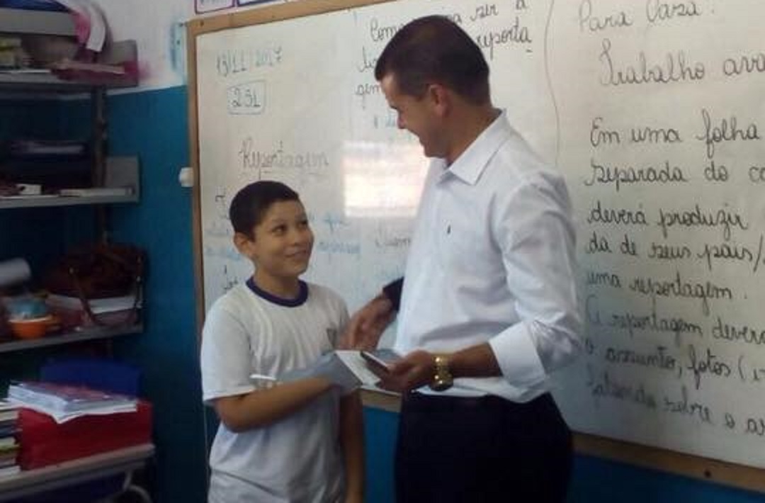Programa Câmara Escola: Vereador Fábio Duarte atende carta de aluno 