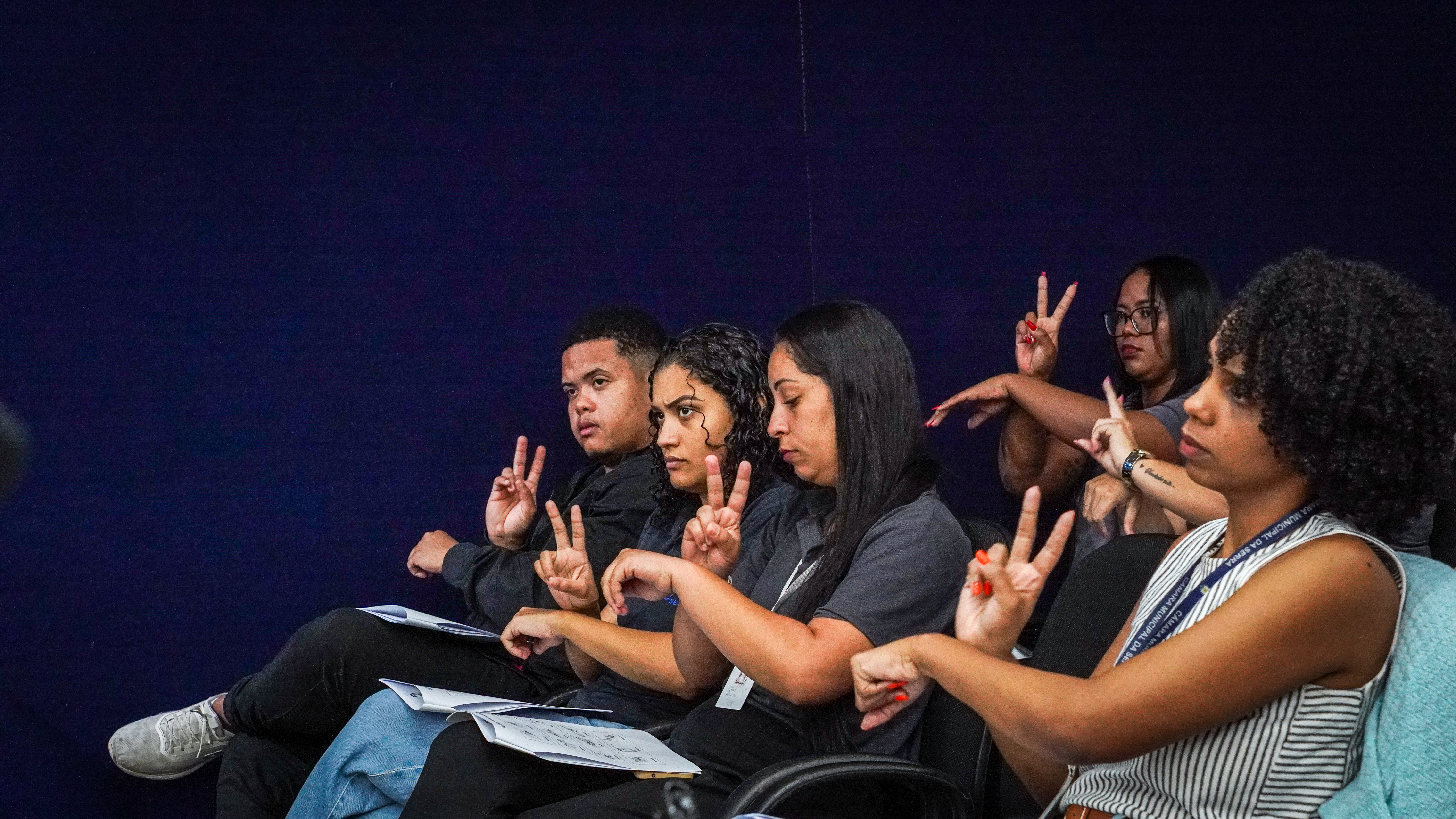 Câmara da Serra promove curso de Libras para servidores