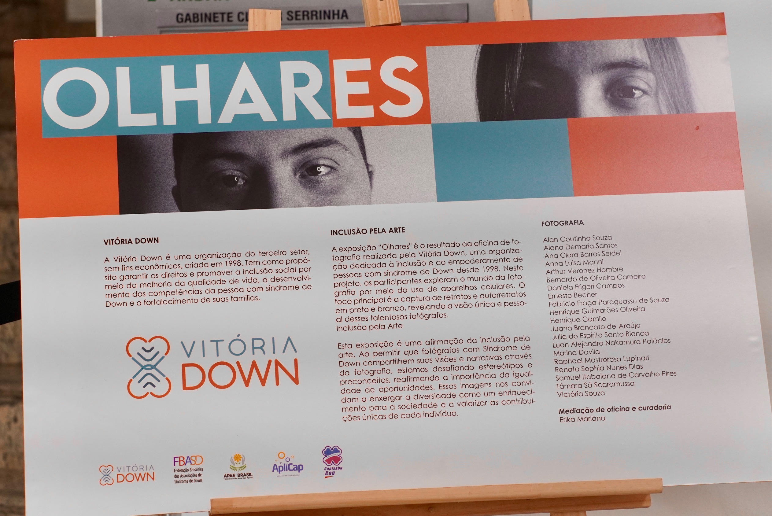 Exposição Olhares Vitória Down na Câmara Municipal da Serra: Conscientização e Inclusão